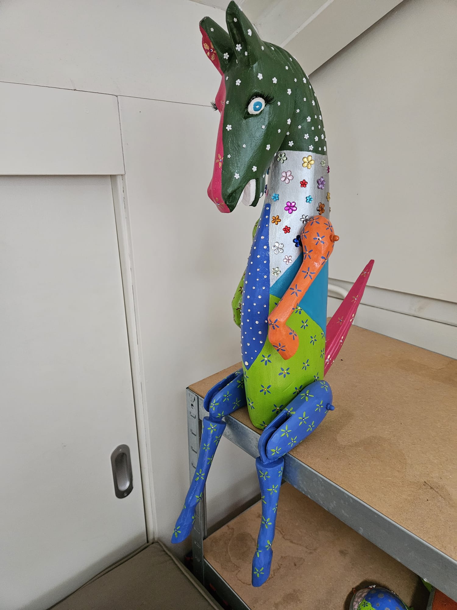 Paard Zittend  53cm   €70,00